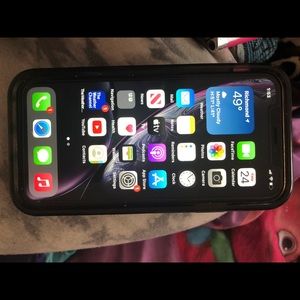 Black straight talk iPhone XR PERFECT condition been in otter box